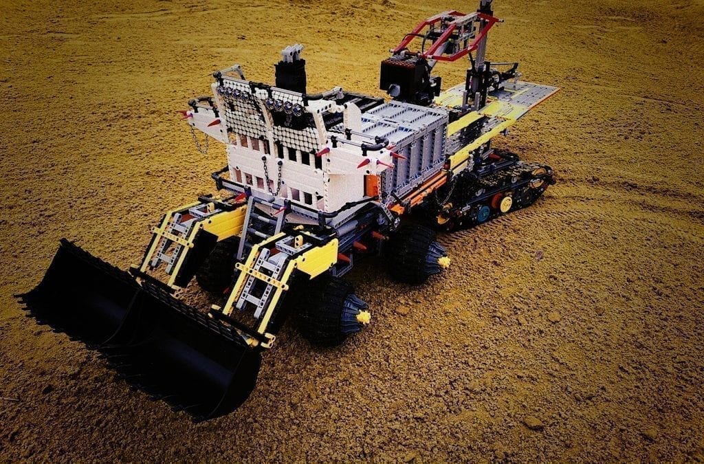 Wenn die Apokalypse kommt, hat Zerobricks Schutz für Sie: FrankenBase made of LEGO® and powered by BuWizz